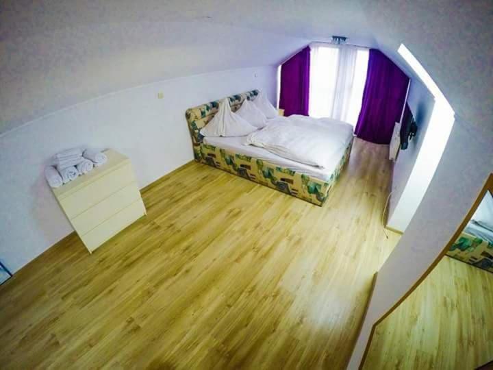 Hôtel Casa Germana à Lupeni  Extérieur photo