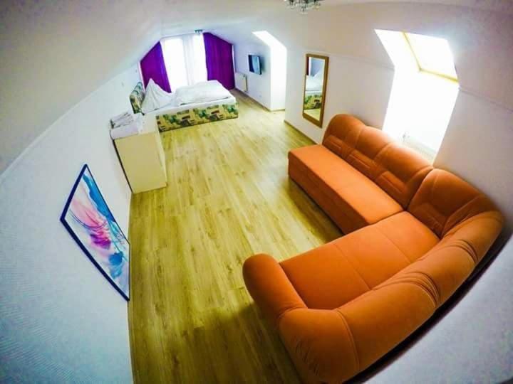 Hôtel Casa Germana à Lupeni  Extérieur photo