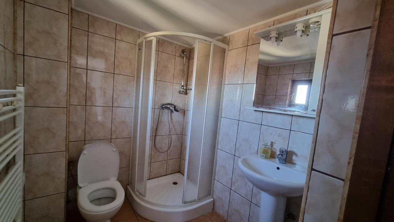 Hôtel Casa Germana à Lupeni  Extérieur photo