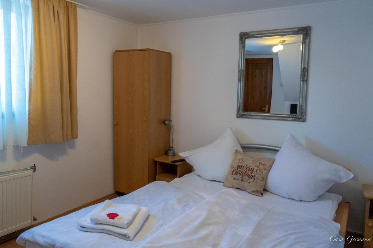 Hôtel Casa Germana à Lupeni  Extérieur photo